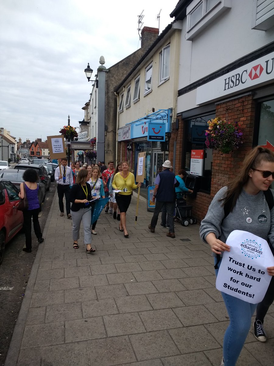 NEUOrganisers's tweet photo. NEU members and supporters now moving through town to leaflet the public. Great show of support and real determination to win on workload for pupils and staff #CastleSchoolStrike #AsSeenOnBBC https://t.co/zuKZkn5RmZ
