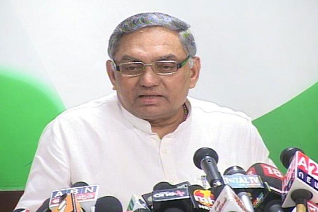 CNNnews18's tweet photo. #NewsAlert -- Some Constitutional mechanism should have been constituted by the party president (@RahulGandhi) under which opinion of members of working committee should have been taken: Janardan Dwivedi | #RahulStepsDown https://t.co/YQUYIbOQl0