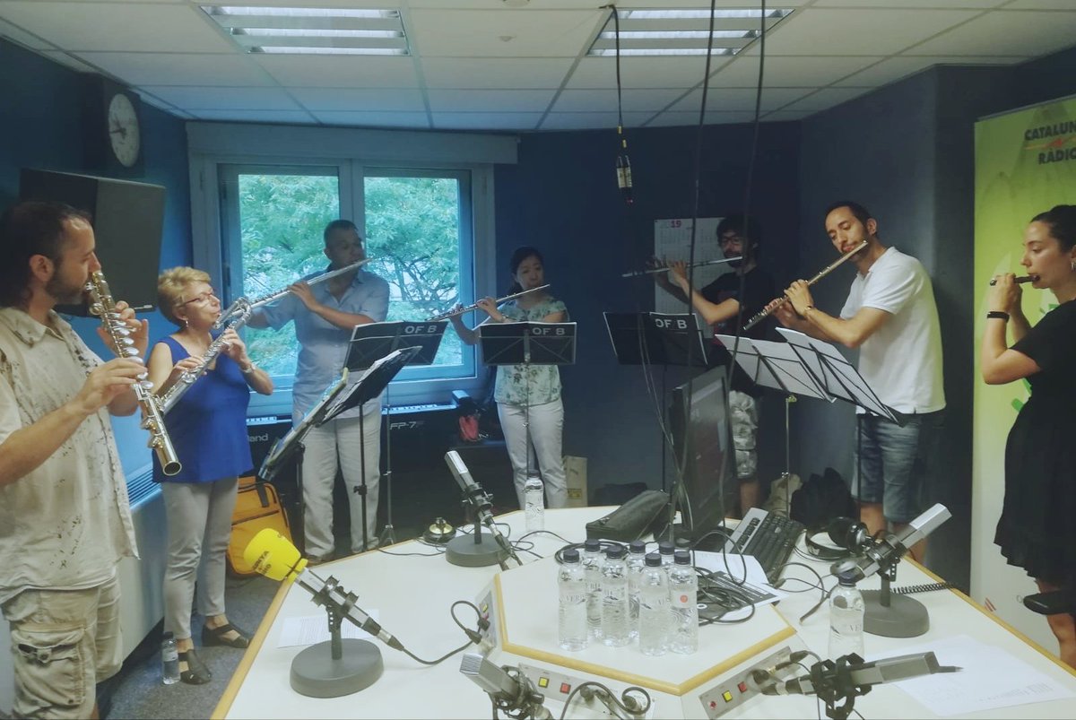 assaig_general's tweet photo. ▶️ Ahir, el nostre estudi es va inundar de la música i l'entusiasme de @OFBarcelona. Aquí teniu l'entrevista! 

https://t.co/YFbIeBhl17 #alaxarxa a @catalunyamusica https://t.co/RvJiUWGu4b