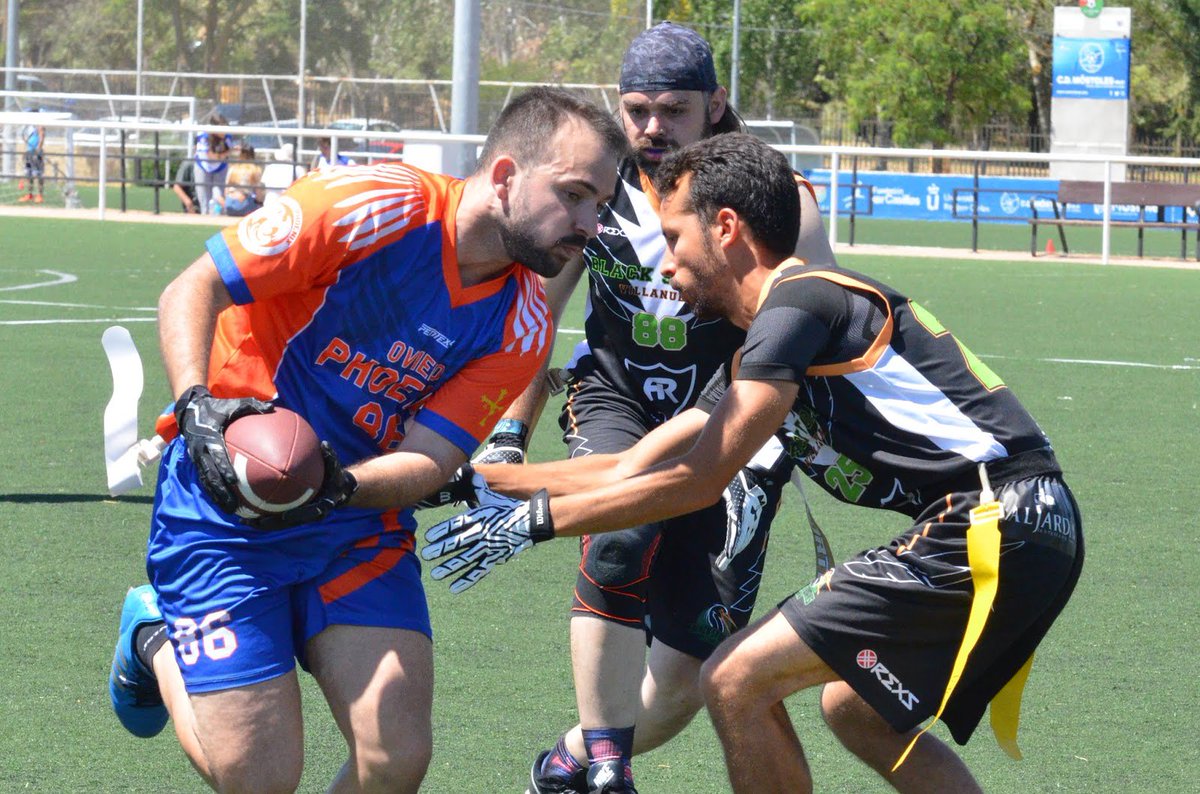 Vva_BlackStorks's tweet photo. 3⃣Un nuevo enfrentamiento muy igualado nos esperaba ante @TorredembarraL. Aunque nos costó entrar en el partido, pues se pusieron rápidamente 14-0, remontamos y redujimos la diferencia a 1 punto, con una anotación de #Nicieza88 y otro TD espectacular de #Alex25 con extra point. https://t.co/I3fcWgxarI