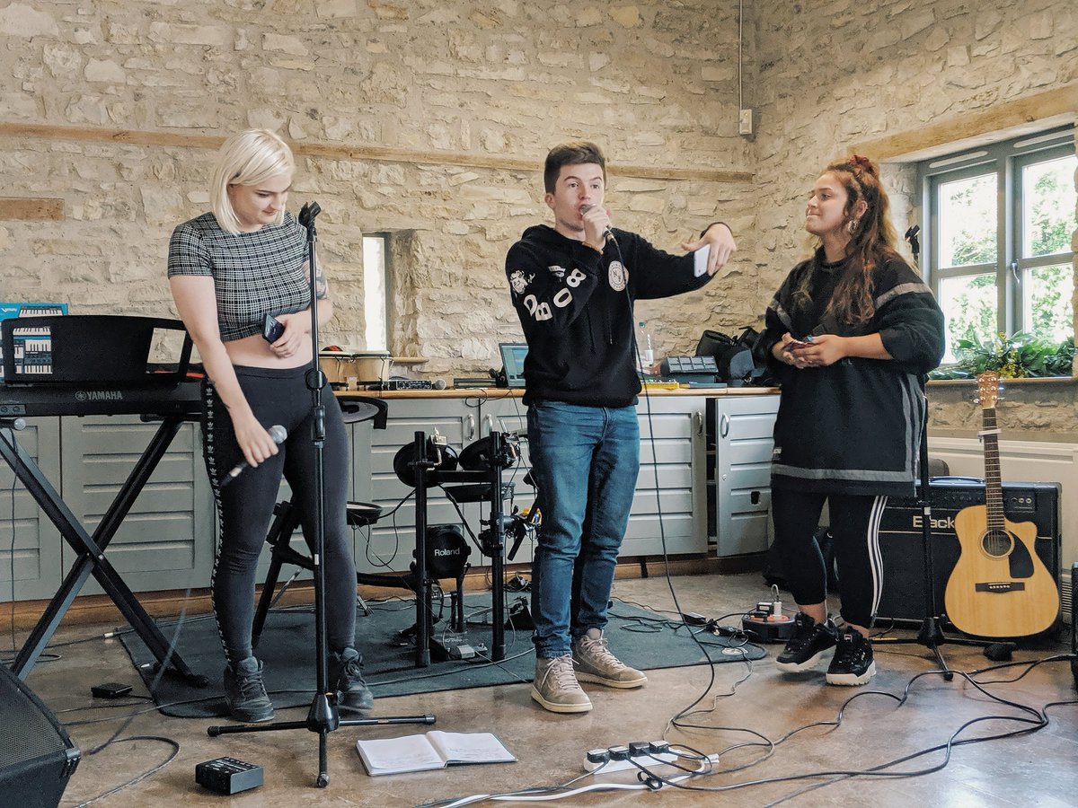 jumpkwmc's tweet photo. All the participants were given a challenge to collaborate in groups and create a song based around the theme of 'balance'. The performances were 🔥 #SoundWaveRetreat https://t.co/TF0GUD2G3o