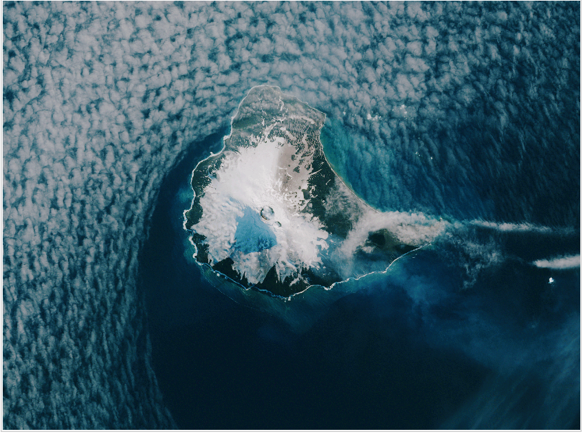 ESA_EarthOnline's tweet photo. These #Sentinels images captured on 29 March 2018,take us over the #MountMichael is an active #stratovolcano on the remote #SaundersIsland, one of the South Sandwich Islands in the southern #AtlanticOcean.
See: https://t.co/mikSQ1HIQm https://t.co/Z2HBjjAYrJ