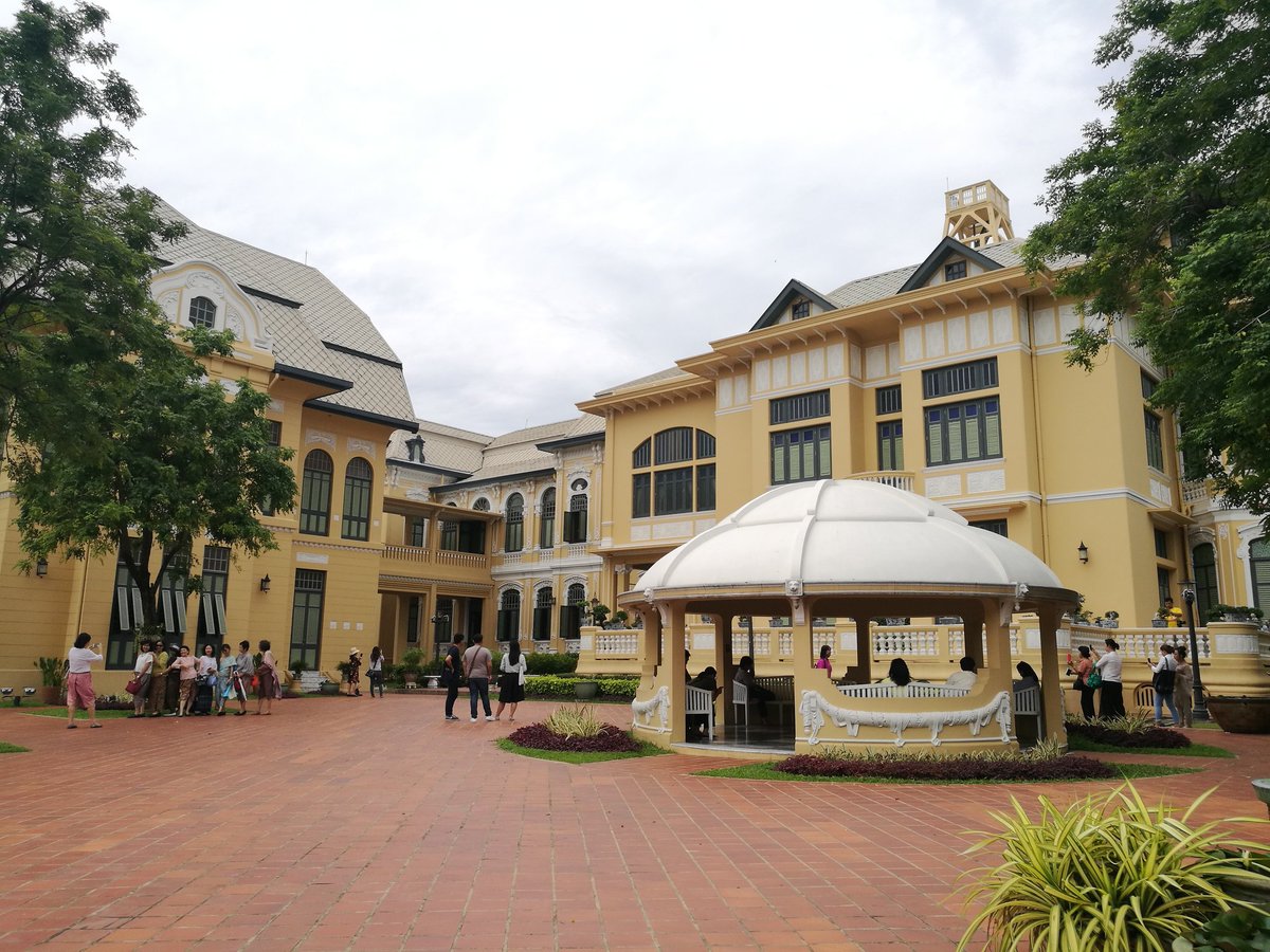 วังบางขุนพรหม เป็นวังที่ประทับของสมเด็จพระเจ้าบรมวงศ์เธอ เจ้าฟ้าบริพัตรสุขุมพันธุ์ กรมพระนครสวรรค์วรพินิต ต้นราชสกุลบริพัตร ตอนนี้ปิดเพื่อบูรณะ #ทอดน่องท่องกรุง