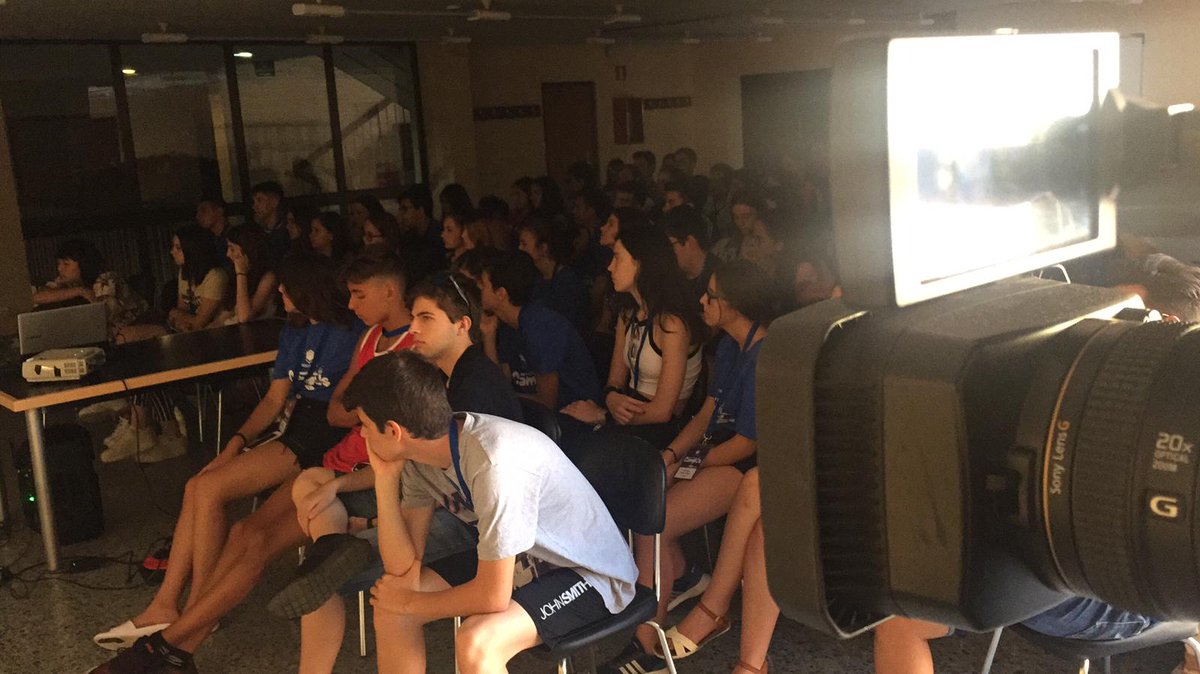 CSocialUCO's tweet photo. Aprendiendo herramientas para la era #digital 🆙▶ En el primer día del #CampusUCO de @CordobaCiencia, el alumnado pudo disfrutar del taller “Principios básicos de grabación de vídeo y edición”, impartido por @DiveoES 📹🎞
Te lo contamos en nuestra web:
👇
https://t.co/rUGLFfpGdl https://t.co/r2wHHBXxtW