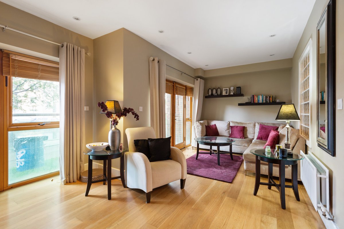 Youngs_D6's tweet photo. Picture perfect in Portobello!
This stunning two bedroom, ground floor apartment is in exceptional condition and will not be on the market long!  Facing the Grand Canal and with a southerly aspect this is going to be many apartment seekers dream. #portobello #youngsestateagents https://t.co/iXcQpNeQnM