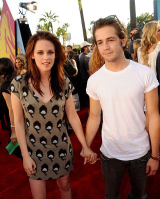 Robert asistió con su amigo Tom Sturridge y Kristen con su novio Michael Angarano. En el after party de intouch fueron vistos RK y parte del twicast. Aunque Kristen andaba de la mano con Anna Kendrick 