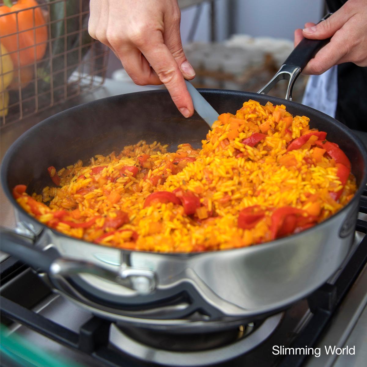 SlimmingWorld's tweet photo. To win a hamper worth £100/€120, visit us on our golden bus tour 🚌 cook a meal from one of four #recipe cards found aboard & share a pic of your creation using #SWGoldenComp, tagging @SlimmingWorld & stating the town/city you visited us in before Oct 4th https://t.co/9HhxwPXosc https://t.co/Rp0hnBJw8m