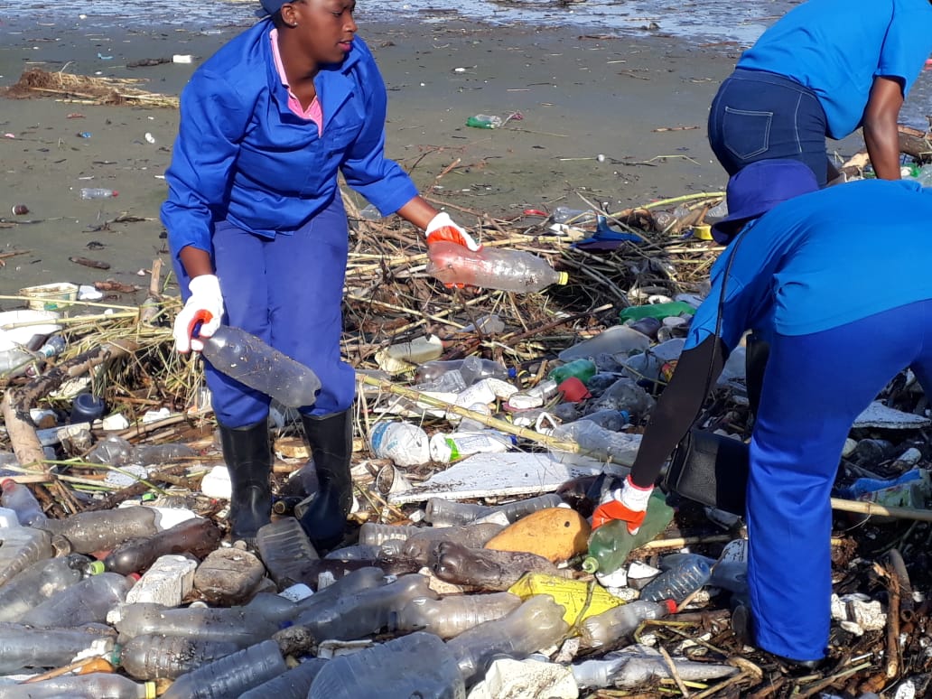 WILDOCEANSSA's tweet image. Rachel Kramer, our Strategic Manager presented on the Blue Port project which she heads and spoke of a sustainable approach to the reduction of waste leakage in the Durban Port.

#wiomsasymposium2019