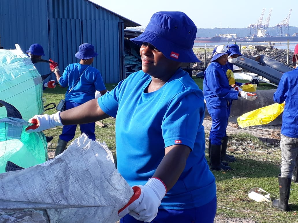 WILDOCEANSSA's tweet image. Rachel Kramer, our Strategic Manager presented on the Blue Port project which she heads and spoke of a sustainable approach to the reduction of waste leakage in the Durban Port.

#wiomsasymposium2019