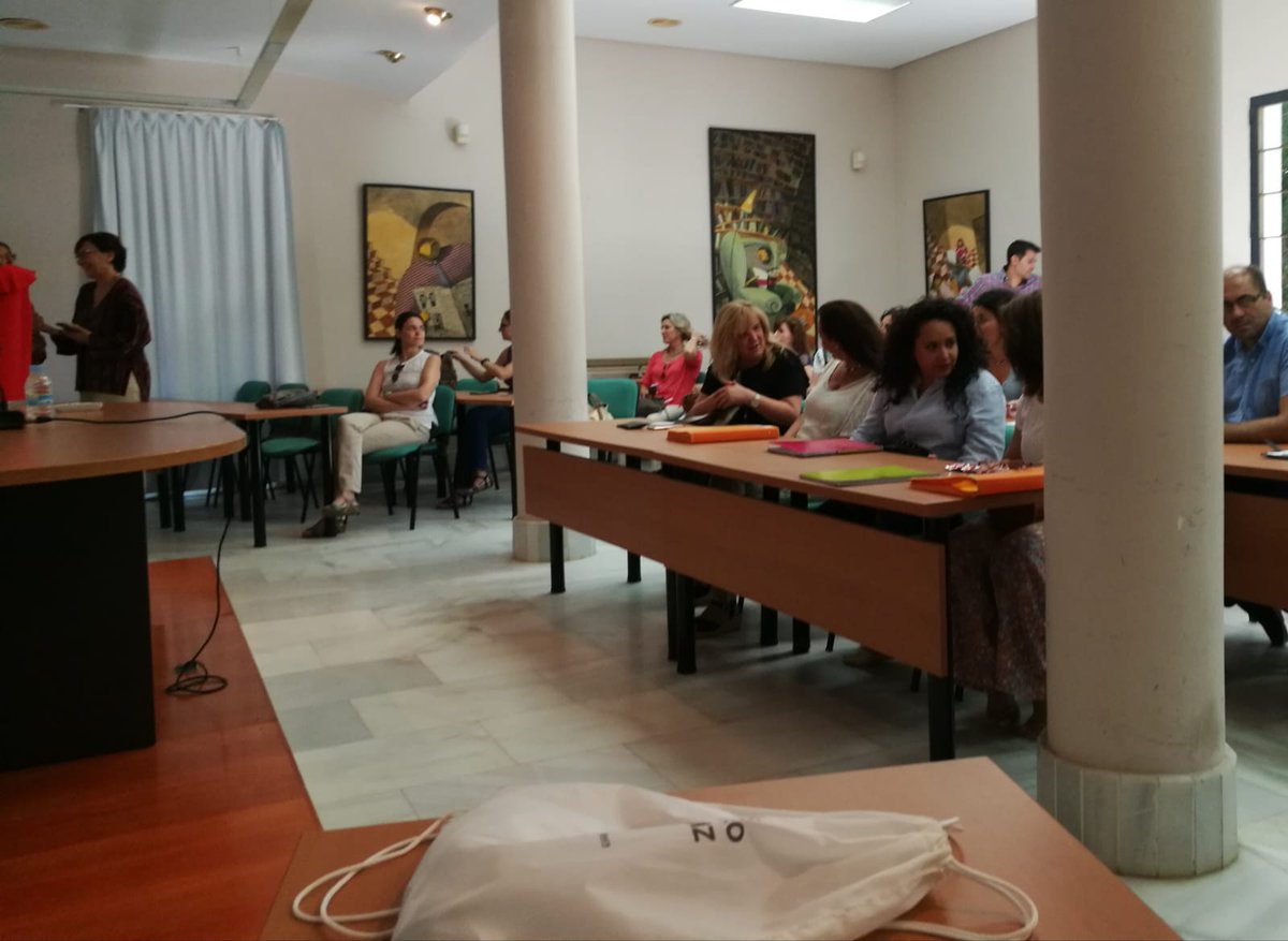 LanzaderaPuerto's tweet photo. Ya estamos en #Jerez, en la Delegación de empleo, donde se da el último encuentro de #InterLanzaderas😔.

Comenzamos con la presentación de @ManpowerGroupES encabezada por Arantxa Salido, directora de la oficina de Jerez.

#ComienzoDeSemana #EstoEsUnNoParar  @ManpowerES https://t.co/6pJ7EaPQYl
