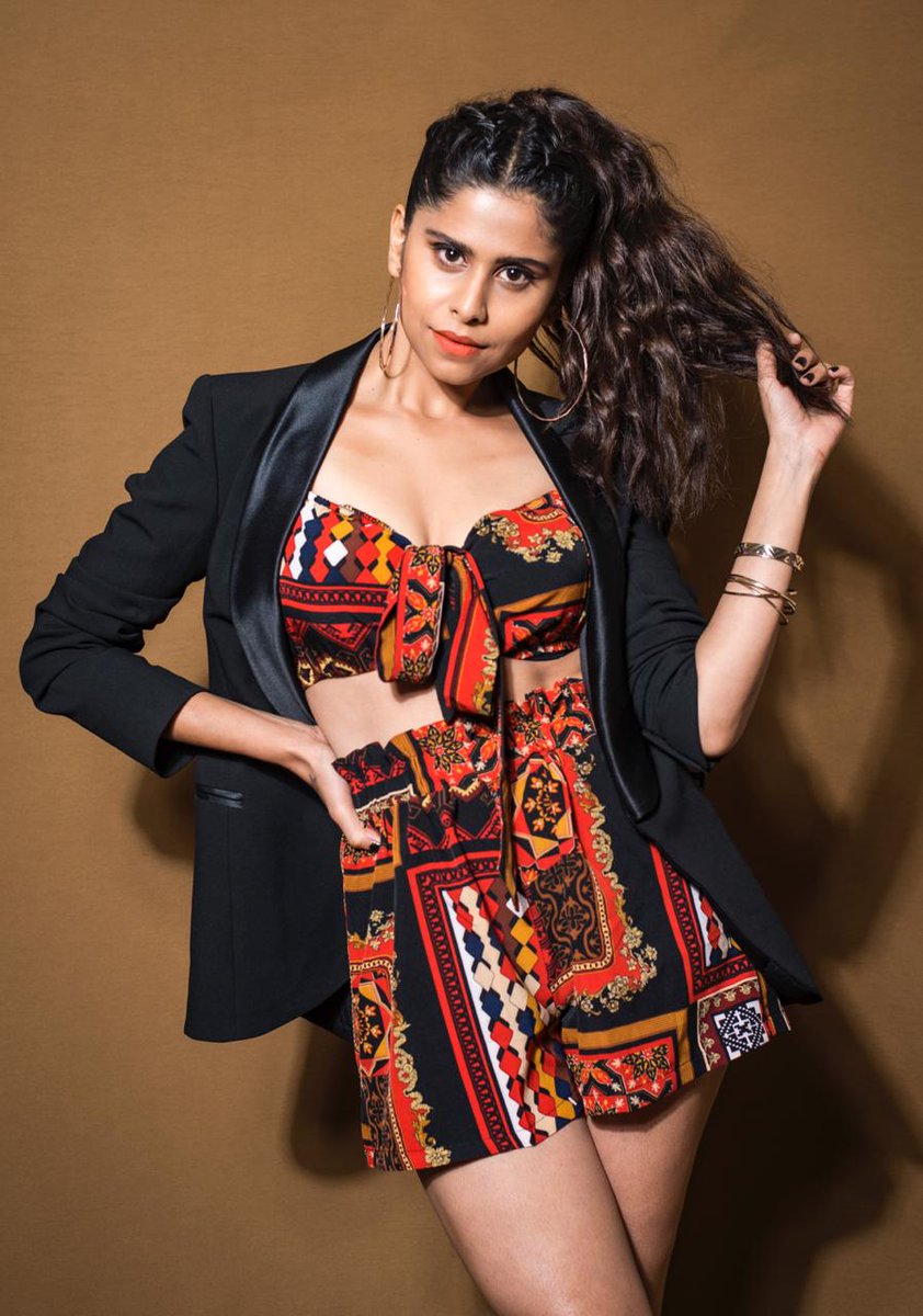 RajshriMarathi's tweet photo. नच्याची 'गर्लफ्रेंड' @SaieTamhankar
@DreamersPR
#saietamhankar #sassylook #trailerlaunch #girlfriend https://t.co/bgx20tuCGn