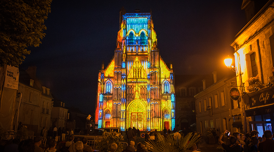 Pictanovo's tweet photo. #VMF19 - Le Video Mapping Festival, organisé par @RAV_asso, poursuit sa route @hautsdefrance et propose chaque soir jusqu'au 11 juillet un #videoMapping sur la façade de l’abbatiale de Saint-Riquier ! 23h > 23h30 - Diffusion en boucle - Gratuit 👉 https://t.co/sTGBrLJE1h #hdf https://t.co/5xjAbc2WWd