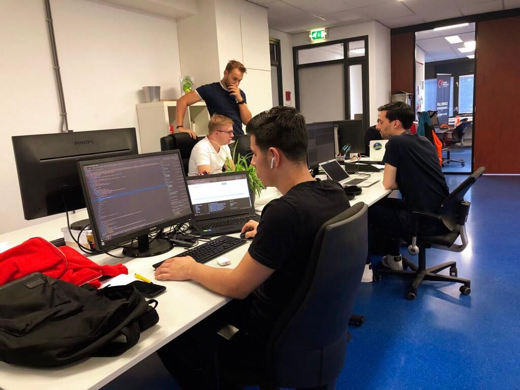 accentint's tweet photo. Hard aan het werken #wemaketheweb #ecommerce #programming #development #websites #accent #accentinteractive #alphenaandenrijn https://t.co/GBMwOdhpHb