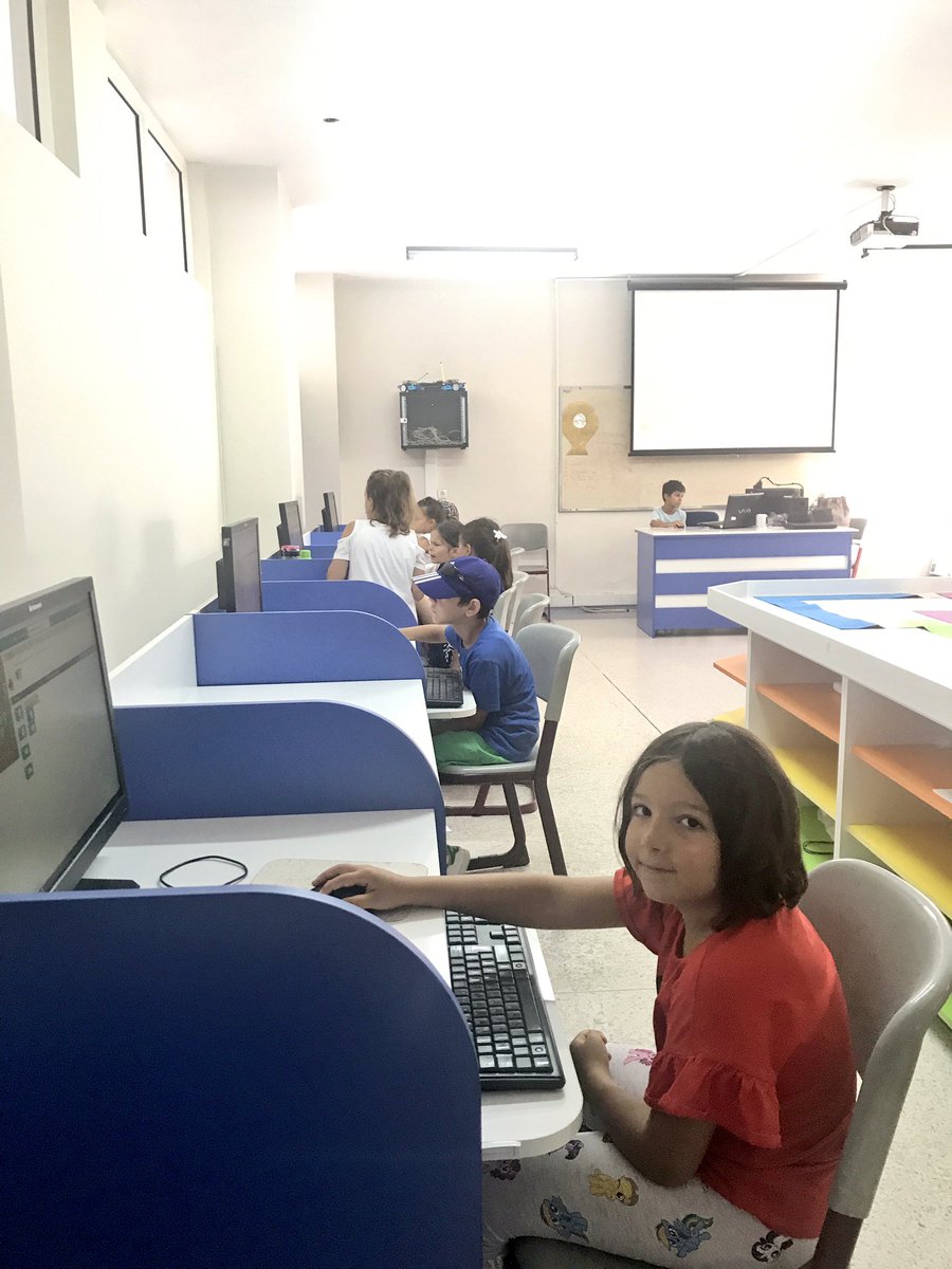 trakya_koleji's tweet image. Yaz spor okulu öğrencilerimiz robotik kodlama dersimizde Code.org programındaki kendi yaş seviyelerine uygun kodlama aşamalarını tamamladılar.
#yazokulumuseviyorum #robotikkodlama #robotrak #codeorg #kodlamaeğitimi #trakyakoleji #mutluçocuklar @trakya_koleji