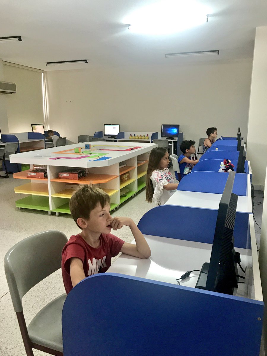 trakya_koleji's tweet image. Yaz spor okulu öğrencilerimiz robotik kodlama dersimizde Code.org programındaki kendi yaş seviyelerine uygun kodlama aşamalarını tamamladılar.
#yazokulumuseviyorum #robotikkodlama #robotrak #codeorg #kodlamaeğitimi #trakyakoleji #mutluçocuklar @trakya_koleji