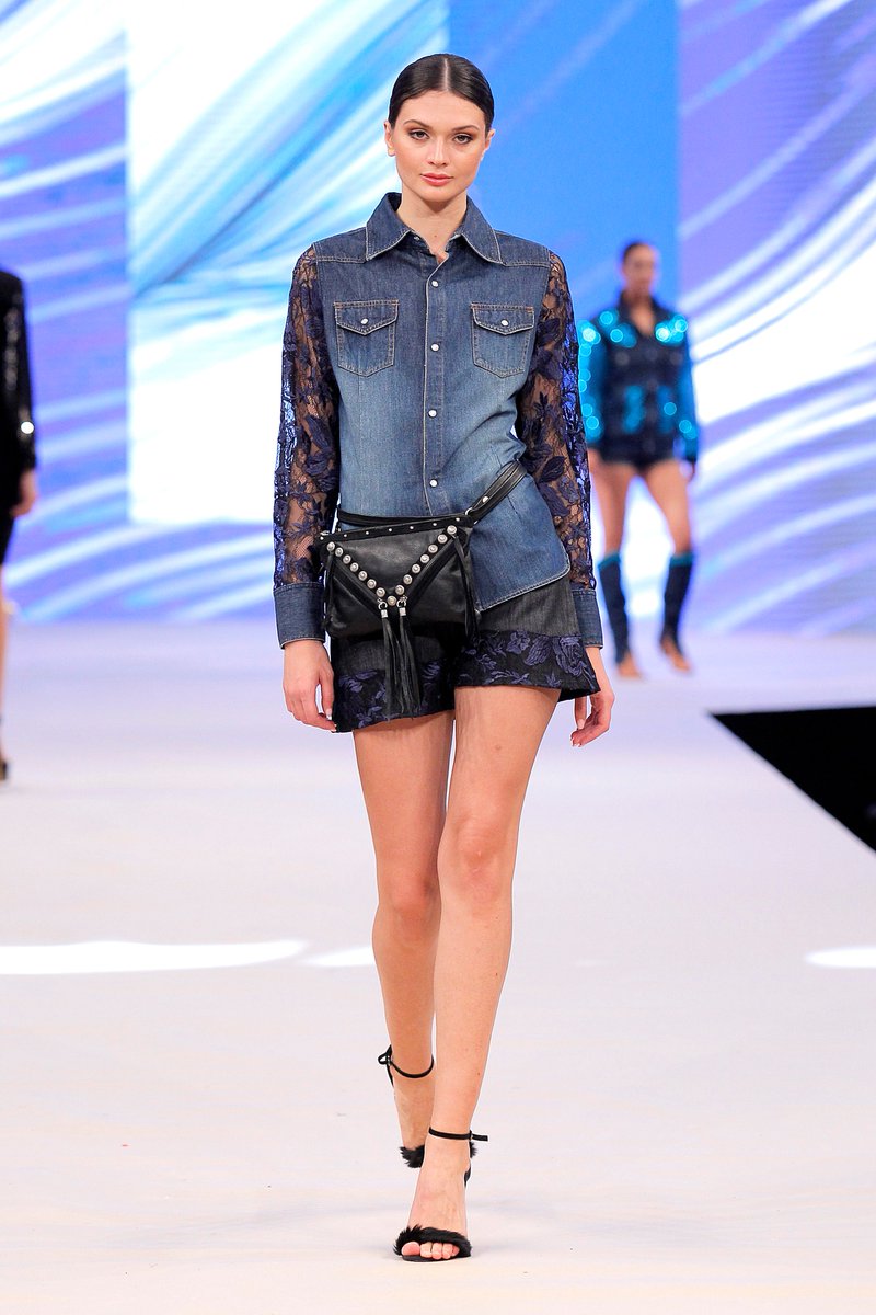 Pasarelaadlib's tweet photo. Rebeldes con causa, la SS20 de nuestra diseñadora @TanitJeans que abandera los conceptos de consciencia y sostenibilidad dando lugar a prendas denim, únicas y exclusivas.
#NaturalAdlib19 https://t.co/trPFMLpKcL