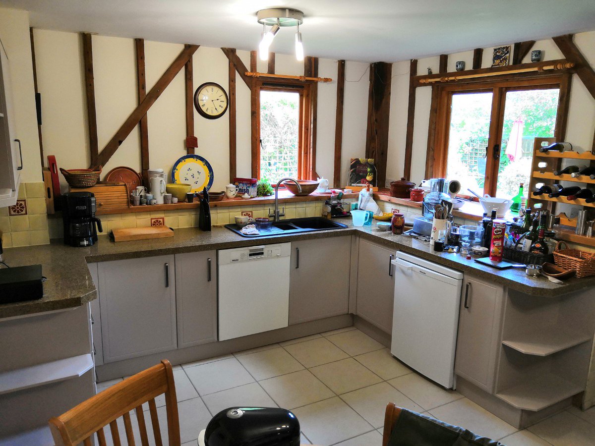 fitteddoorsME's tweet photo. New cabinet doors and upgrade of kitchen
From: West Malling
Outstanding personal service from start to finish. Knowledgeable advice and discussion before work agreed, followed by excellent standard of fitting in just two days. Very reasonable cost too. #Makeover #kitchen https://t.co/vJGiAG1P7x