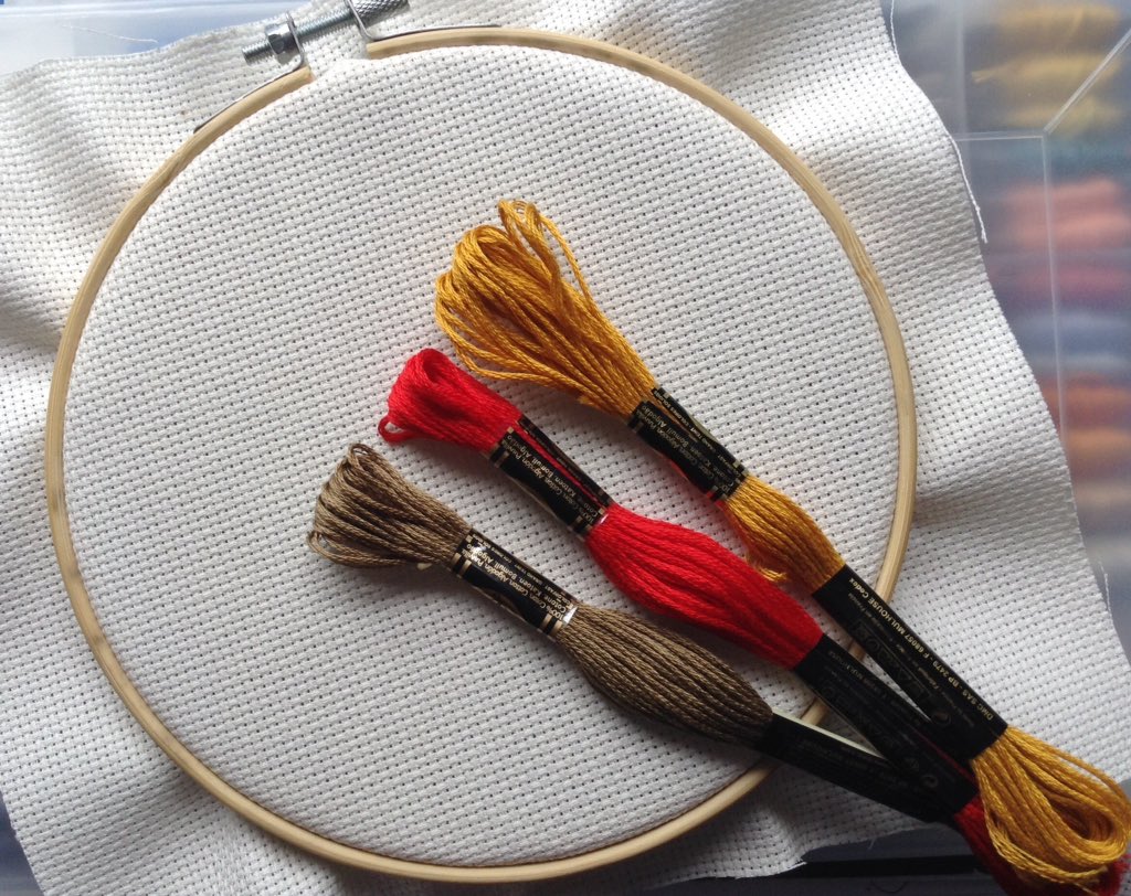 Hello #ElevensesHour ! I'm looking forward to starting a new portrait today with a bit of an autumnal feel to it 🍂🍂🍂

#crossstitch #stitchportrait #crossstitchpeople #modernportrait #cuteportrait #embroidery #embroiderythread #autumncolours #crafty