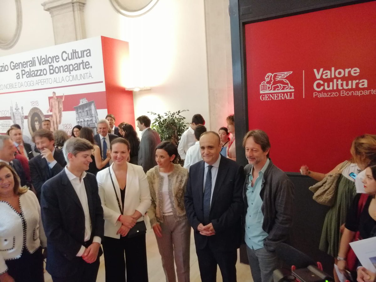 _LuciaSciacca_'s tweet photo. Siamo felici di accogliere qui il ministro del @_MiBAC @BonisoliAlberto. Una presenza che conferma il valore dell’arte per far crescere la comunità e come motore di sviluppo per il nostro Paese. 
#GeneraliValoreCultura #Palazzoinmostra #PalazzoBonaparte https://t.co/TVKh2sL5ow