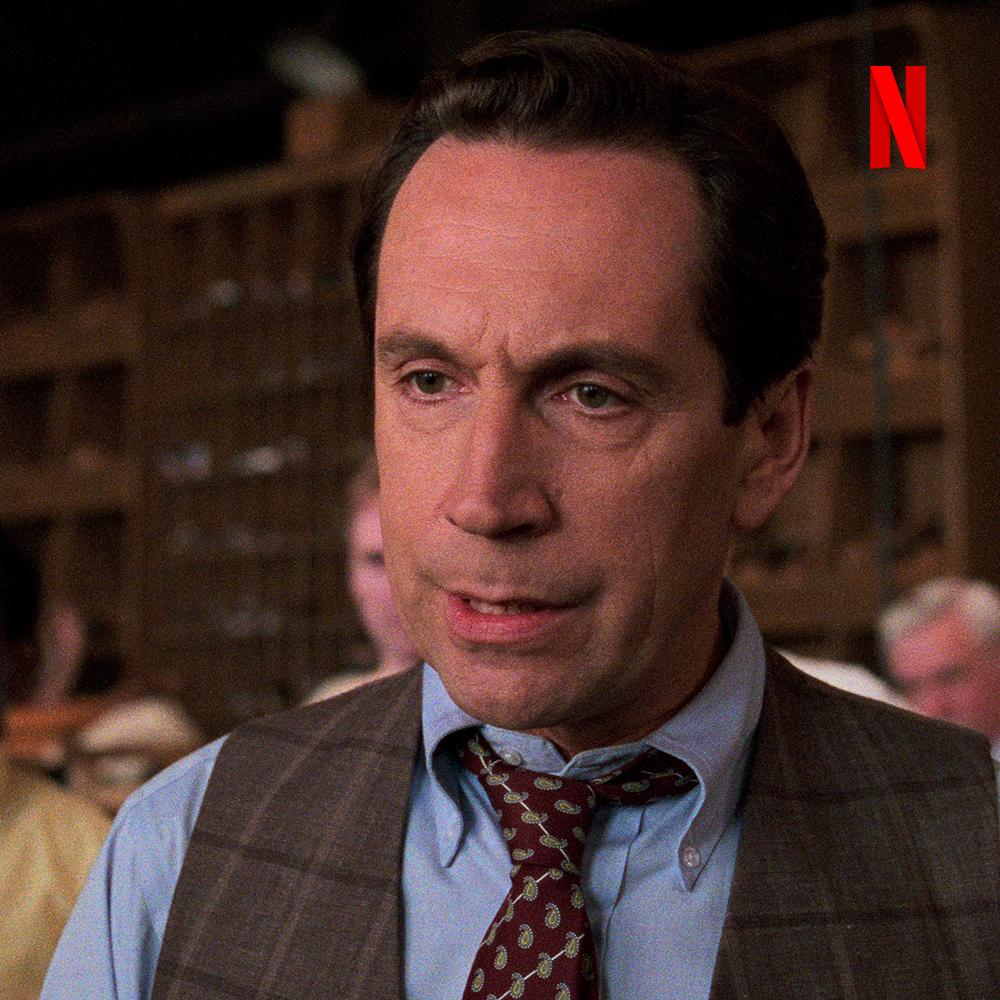 NetflixPelis's tweet photo. ¿Qué edad tenías cuando te diste cuenta que el cazador y el padre de Alan estaban interpretados por el mismo actor (Jonathan Hyde)?🤯 #Jumanji https://t.co/MqNchBipZS