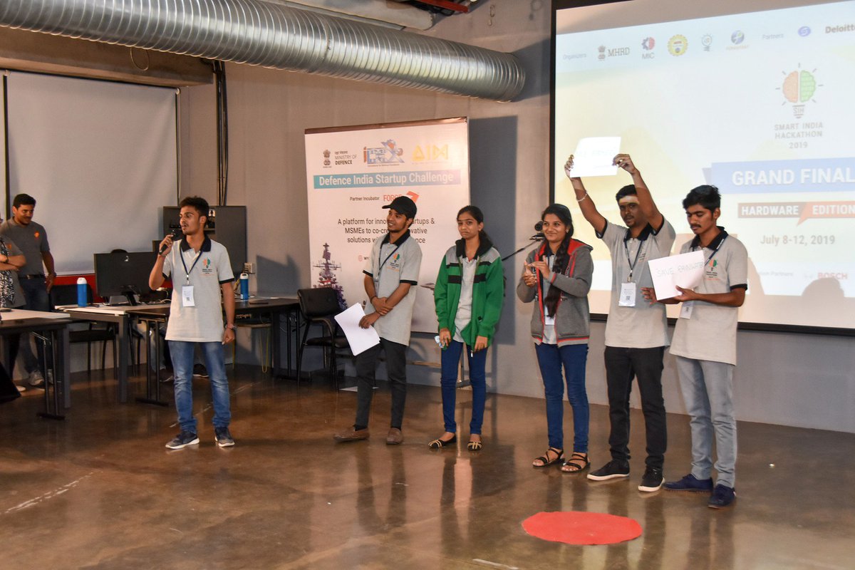 FORGE_FORCE's tweet photo. To de-stress the participant teams of @SIH2019, FORGE organized Innovation Theatre, where participants performed a creative skit that emphasized on the problem and solution concepts and the value deliverables to the end-user. #SIHHatFORGE #SIHH #SIHhardwareedition https://t.co/5tthQCJc5J