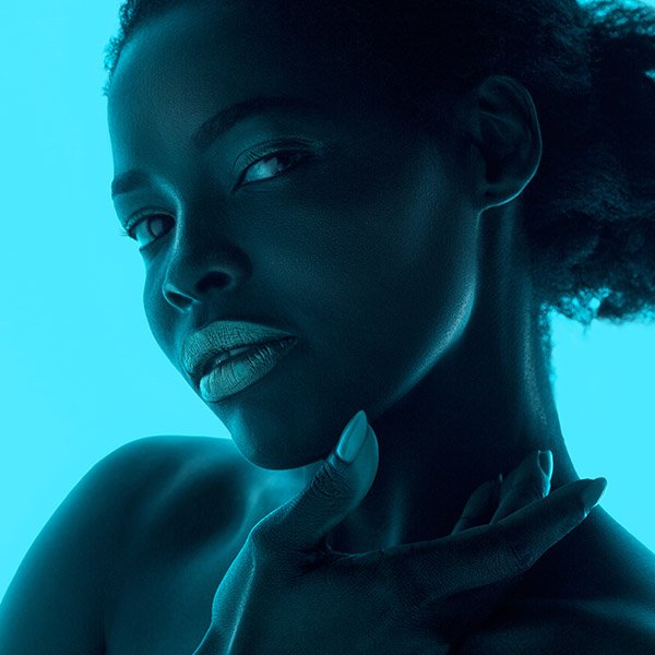 SkinHealthMag's tweet image. From your smartphone to your laptop, here's what all that blue light is doing to your complexion: ow.ly/OCSI50uWjez #bluelight #skincare