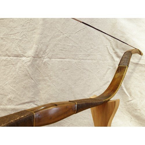 hunarcher's tweet photo. Horn bow made from only natural materials! 
A composite bow is a traditional bow made from horn, wood, and sinew laminated together, c.f., laminated bow.
https://t.co/9zrkZsCsHE https://t.co/aaTOj6dKN3
