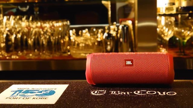 CovoBar's tweet photo. 今日は、火曜日。
夜11:00からはMISIA星空のラジオ
友人からもらったJBL スピーカーで今晩も聴きたいと思います
小さいけど音質抜群のスピーカー
オススメです
今宵も皆様のご来店お待ちしております
#bar #bartender #barcovo #bartenderlife #kobebar #kobe https://t.co/f9CCXVrkYT https://t.co/bR8FJzIXZU