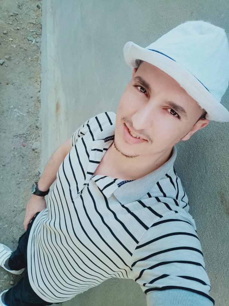 NabawyRe's tweet image. __

لآ بـأس إبتسـم و تجـآااهـل كـل شـيء .. ♡

                                                                                         #Řëďä√