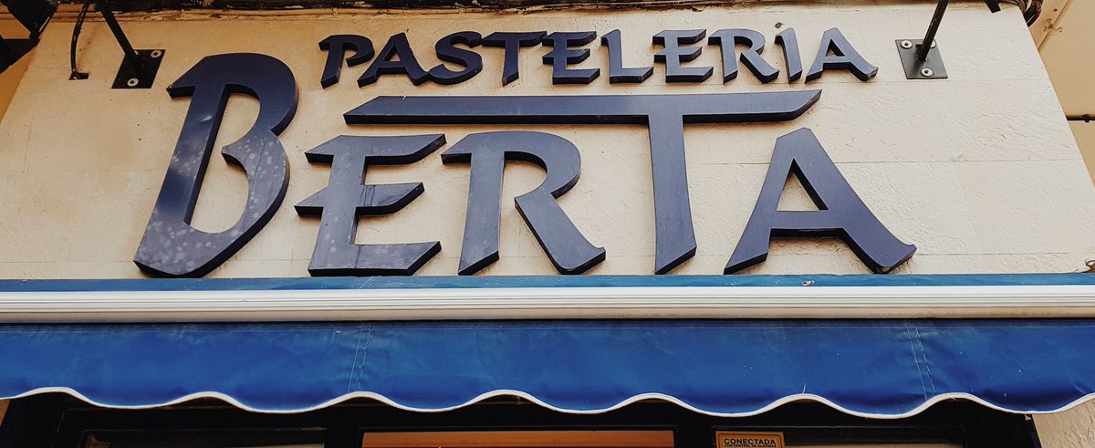 EvaVilla98's tweet photo. Mis padres tiene un negocio familiar, son Pasteleros Artesanos, todo lo que vendemos lo hace mi padre que es un artista.

Se llama "Pastelería Berta", en un pueblo de La Rioja.  

Si me podéis ayudar a compartirlo, por favor, os lo agradezco. 
🧁🍰🧁🍰🧁🍰🧁🍰🧁🍰 https://t.co/xIIBEe9K3w