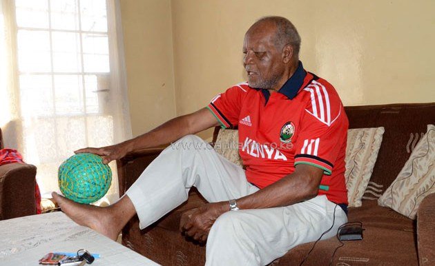 allafrica's tweet photo. Kenyans Mourn Football Legend Joe Kadenge https://t.co/ALbnuiV9Ar #Kenya #RIPKadenge https://t.co/C74Hp3N3Nf