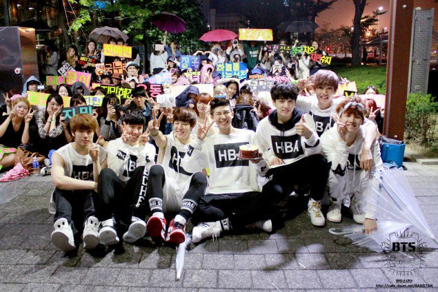 RKIIVEMONO's tweet image. Let's stay young forever,Together!💜

HAPPY ARMY DAY💜💐
 #6yearswithARMY #armymeansfamilly