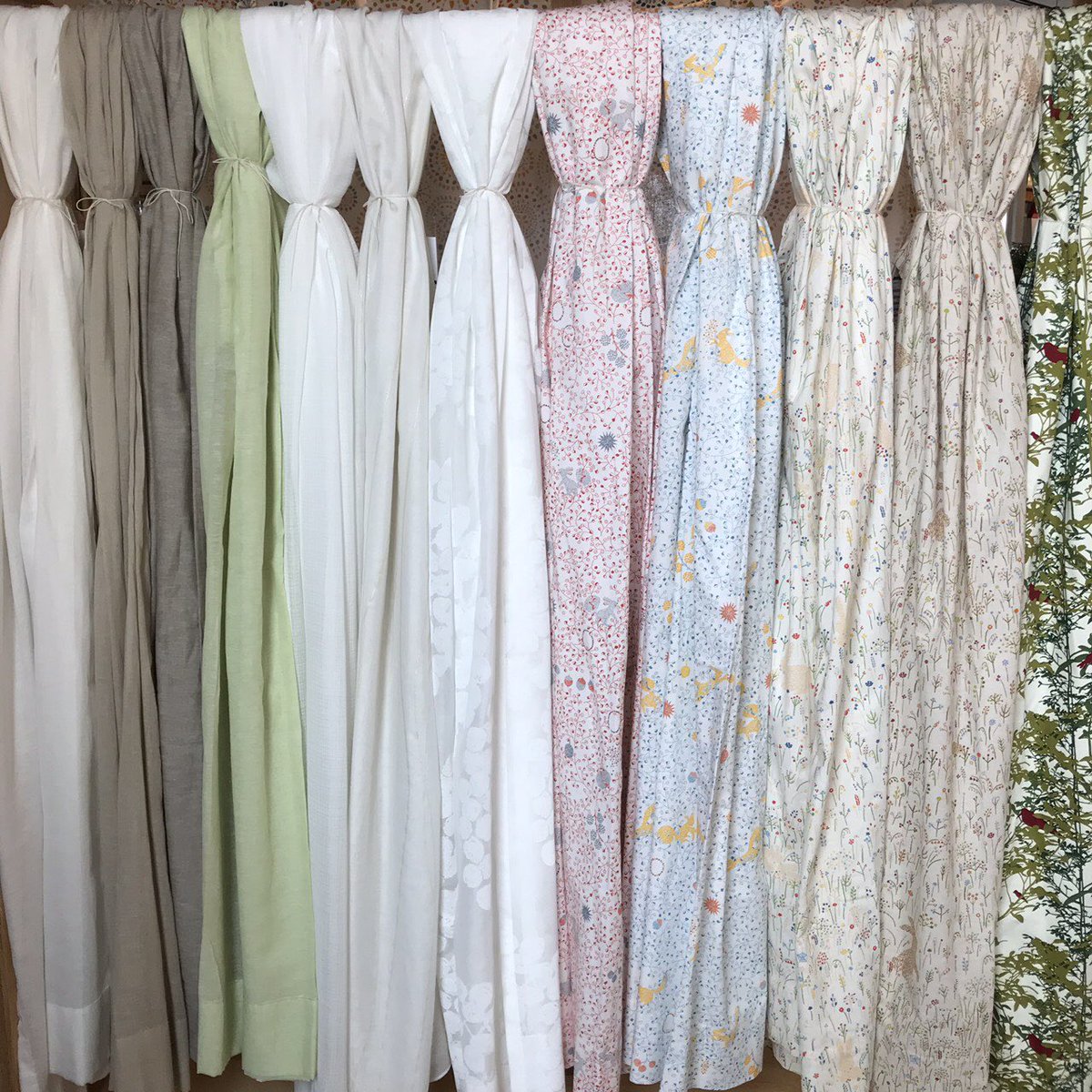 comstore3's tweet photo. 〜カーテンフェア〜

comstoreでは5日よりカーテンフェアを開催しております。

ご新築やリフォームの方はもちろん
お気軽にご相談ください。

この機会にぜひカーテンを替えて、季節に合わせたお部屋づくりを楽しんでみてください。

#comstore #鹿児島 https://t.co/hP45FcIucA