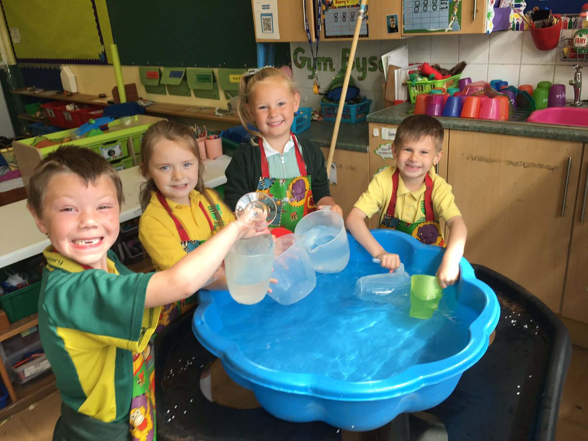 CGPrimary's tweet photo. Class 2 are having fun investigating our new maths topic capacity! #cgpmd https://t.co/BeG45vvcui
