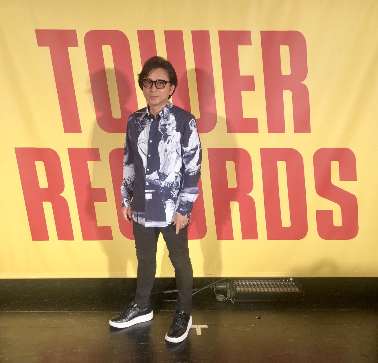 タワーレコード渋谷店 タワ渋イベント 藤井フミヤ ニューアルバム フジイロック リリースイベント終了致しました イベント終了間近でサプライズプレゼント まさかの生歌披露でした 藤井フミヤさんの歌声に皆様酔いしれておりました 本日は