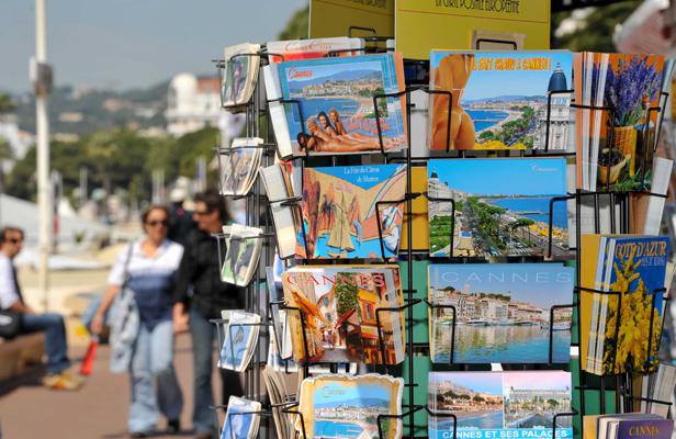 SunLocation's tweet photo. N'oubliez pas d'envoyer des petites cartes postales cet été. Ça fera toujours plus plaisir qu'un email, un sms, un tweet ou un message sur facebook 😀😉😋
#conseil_malinx https://t.co/3S4ry0gR8t