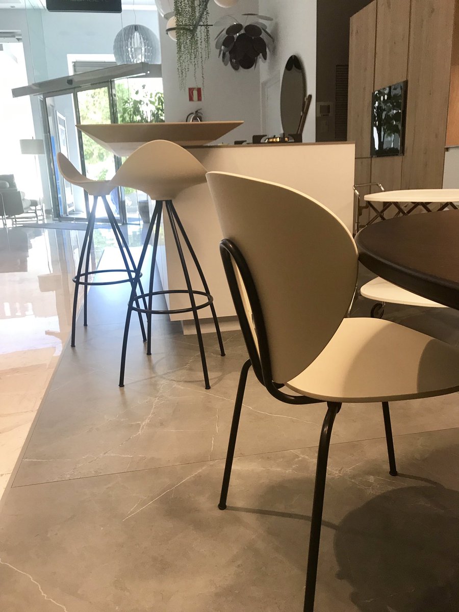 DIMALBACETE's tweet photo. ¡Una pareja bien avenida!
Taburete Onda y silla Globus de Stua.
https://t.co/iV8FiBAfS5  #Interiordesign #Decordesign #Decoracion #IdeasDeco #Interiorismo #mobiliario #iluminacion #complementos #sonido #proyectodecoracion #reformas #Stua #sillaGlobus #tabureteOnda https://t.co/dBZroJA7Uy