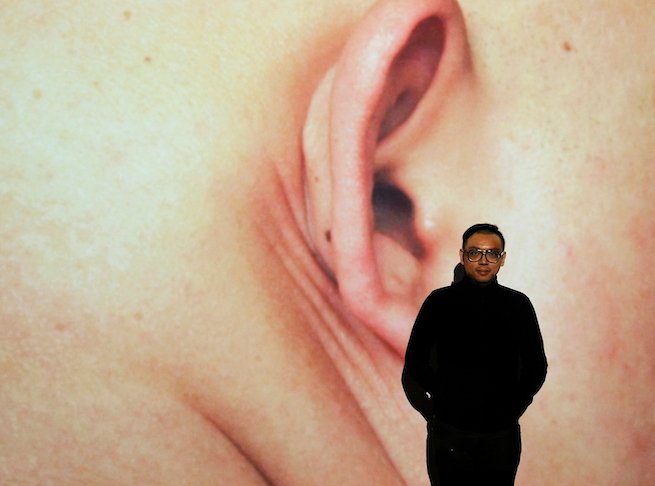 'When you shoot a film or you make a new film, it’s a very destructive activity.' #HoTzuNyen's solo exhibition 'G for Gong' opens tomorrow at <a href="/EdithRussHaus/">Edith-Russ-Haus</a>. Learn more about the artist in his #OculaConversation: ocula.com/magazine/conve…