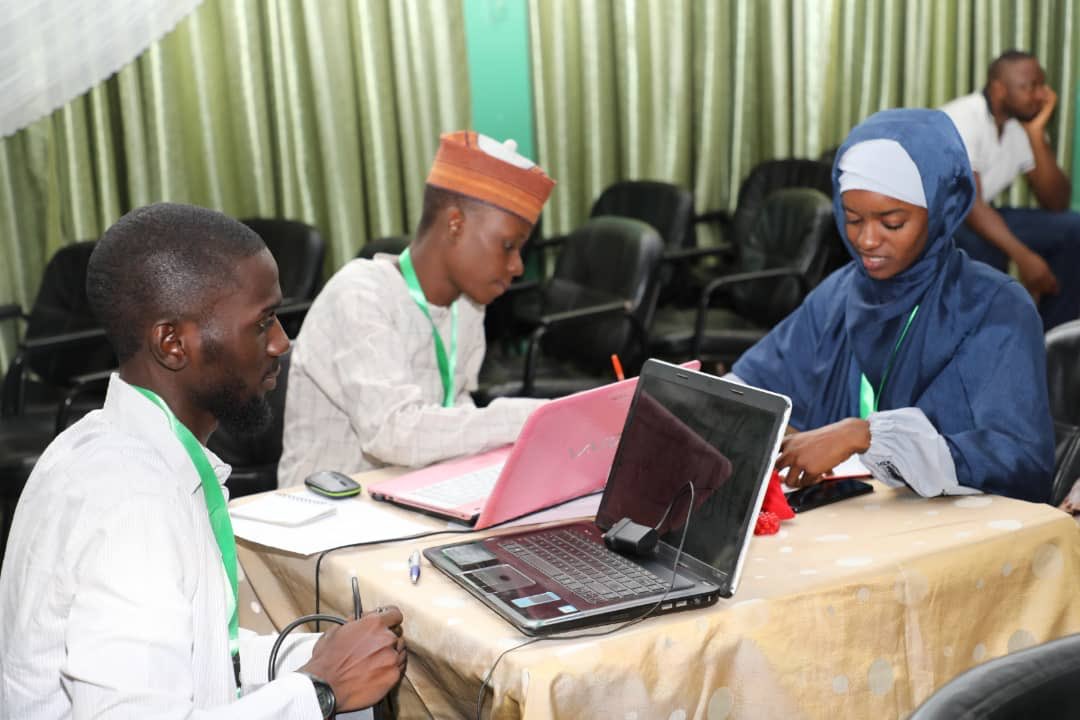 ONDINigeria's tweet photo. Innovators coding on eAgriculture and getting ready for the demo day tomorrow.
#creative thinkers
#we are the future
#Innovators
#TransformNigeria
#innovate2Develop
#Ihaveafuturisticidea
#tech4Health
#AgriTech
#EducTech
#tech4change https://t.co/icuemBHltv