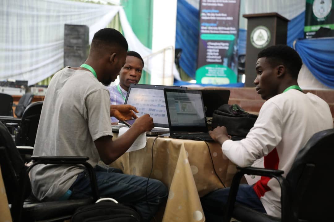 ONDINigeria's tweet photo. Innovators coding on eAgriculture and getting ready for the demo day tomorrow.
#creative thinkers
#we are the future
#Innovators
#TransformNigeria
#innovate2Develop
#Ihaveafuturisticidea
#tech4Health
#AgriTech
#EducTech
#tech4change https://t.co/icuemBHltv