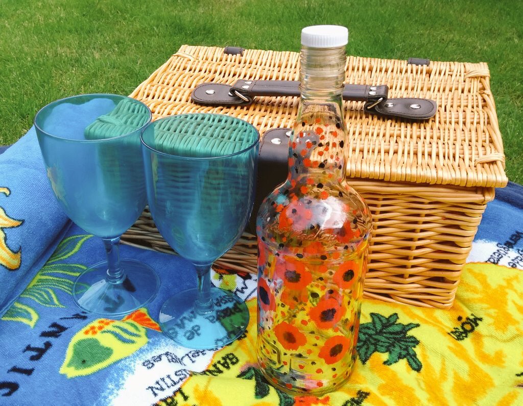 Be picnic ready & picnic glam 
Icedrainbow.co.uk
#giftideaas #picnic #elevenseshour