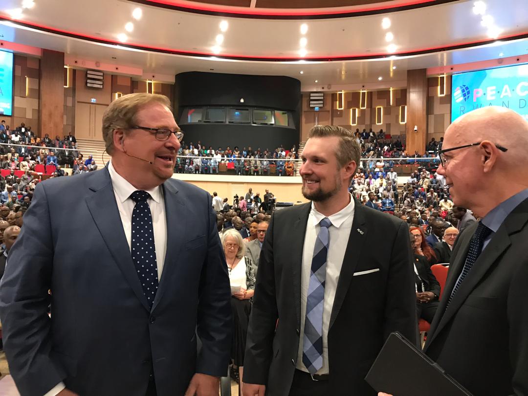 flashfmrw's tweet photo. Abagera ku 2000 bitabiriye amahugurwa ya 'Driven Leadership Gathering' muri Kigali Convention Centre.

Aya mahugurwa yateguwe n'umuryango washinzwe na  @RickWarren witwa "Peace Plan Rwanda"  
#KCC
#RwOT 
#Rwanda
#PDLRwanda
@Peace_planRW https://t.co/6ykTffKxDu