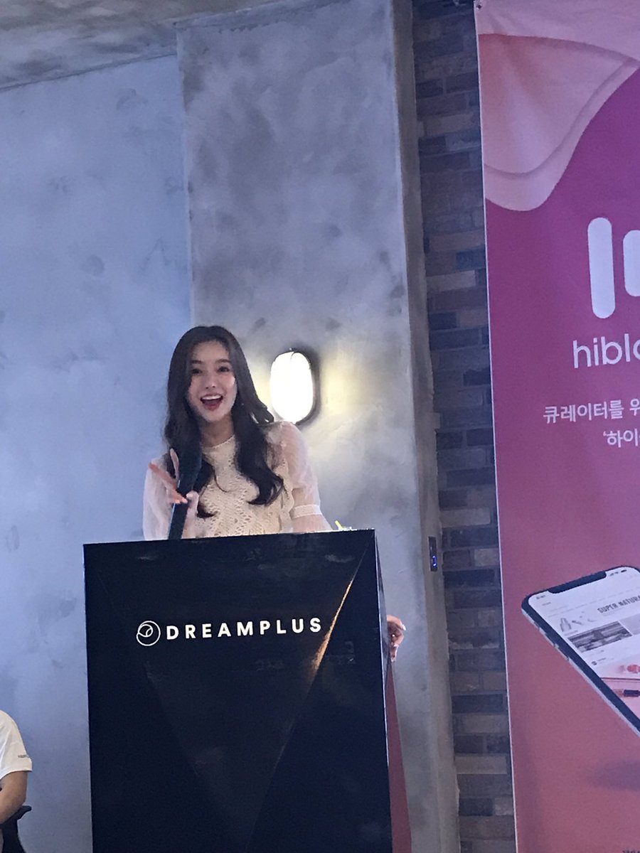 DarkSerri's tweet photo. 오랜만에 MC 세리!! https://t.co/BjJFsdKUlK