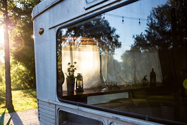 Hos Hygglo finner du en mengde annonser for campingvogner og bobiler til utleie 🚐

Noen av mine beste minner fra barndommen inkluderer campingvogn, svenska köttbullar og en mamma som pratet "flytende svorsk" med en gang vi begynte nærme oss grensa ti… ift.tt/30omY7s