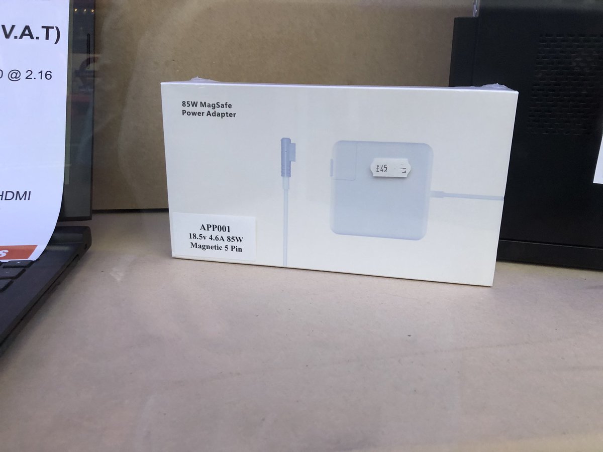 Another computer repair shop in #TunbridgeWells selling fake (aka ‘burn-your-house-down-dangerous’) at rather high prices! (£45)
Legit Apple chargers are a work of art in their design and safety. These are an absolute liability. At MacMan we only use Apple
righto.com/2016/09/why-yo…