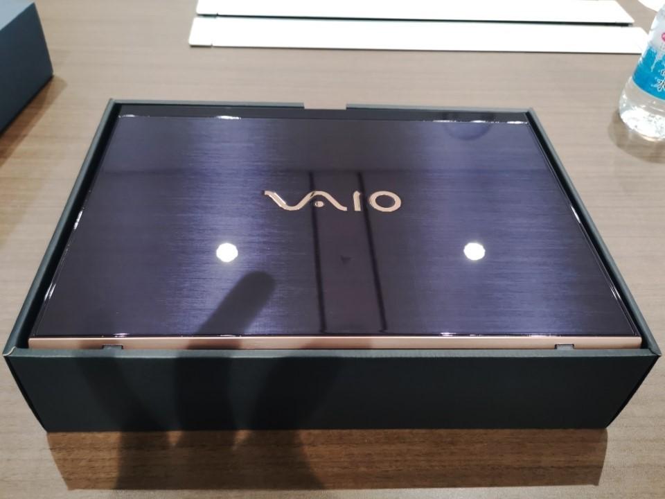 ActionscriptN's tweet image. 바이오노트북 5주년기념 SX14제품.....그냥 외관만 이쁜 똥...#VAIO #SONY아님 #소니VAIO