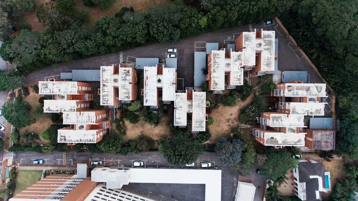 AsaWalesa's tweet image. #ShootYourShot: Trafalgar had a problematic property that always had roof leaks and I approached them with a proposal. 

My solution and #howIdidit: 1/4

#Entrepreneurship #Construction