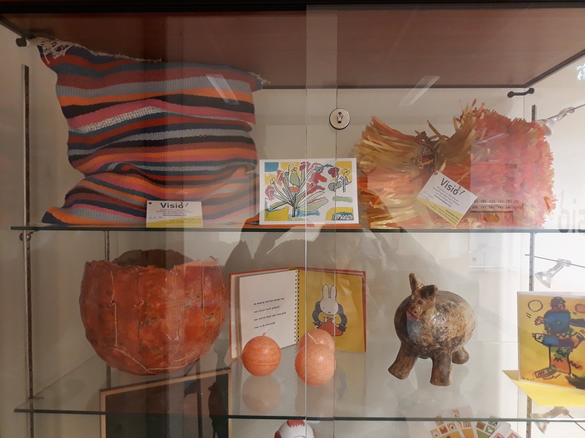 Handgemaakte producten door #clienten met #visuele en #verstandelijke #beperking  van <a href="/Visio_WD_Midden/">Koninklijke Visio Wonen & Dagbesteding Midden</a> liggen vanaf nu ook in de vitrine bij <a href="/KonVisio/">Koninklijke Visio</a> locatie Amsterdam