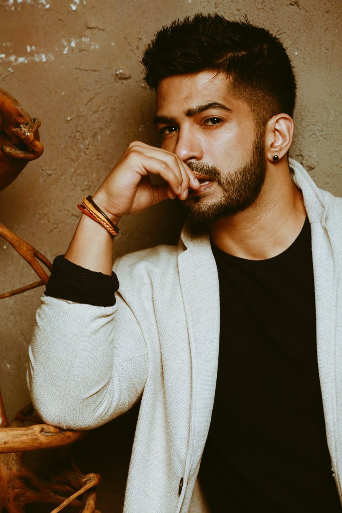 JW & Amit TandonA classical singer and a rapper are surprisingly amazing at harmonizing together and form a music duo that takes the world by storm. As they gain popularity, they lean on each other to navigate through their newfound celeb status & end up falling in love.