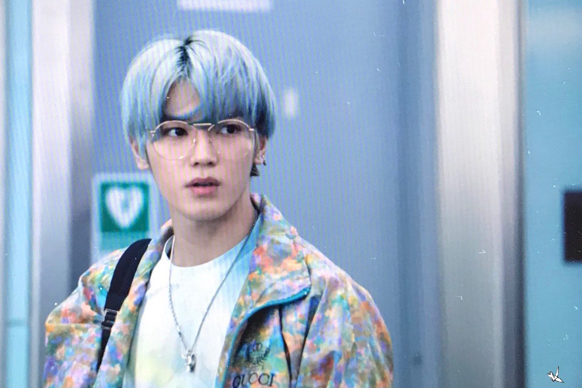 tiwai_ty's tweet photo. แว่นกันแดดเฟนดิ ราคาราวๆ สี่ร้อยกว่าเหรียญ ลูกฉันเอามากระเทาะเลนส์ทิ้งแล้วใส่เป็นแอคเซสเซอรี่ประดับหน้า เกร๋ๆ https://t.co/Jr5TGhH9DE